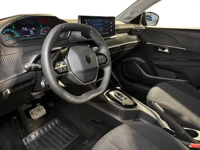 Peugeot 208 view 11