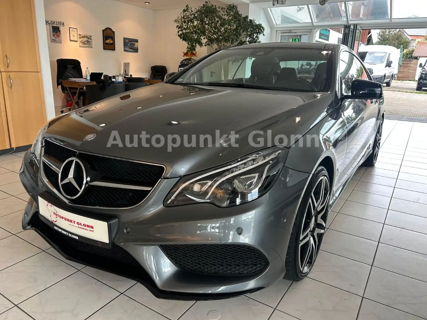 Mercedes-Benz E 200 Coupe*AMG Line*LED*Kamera*Leder*SHZ*Pano* Grau - 2