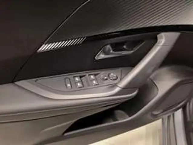 Peugeot 2008 view 9