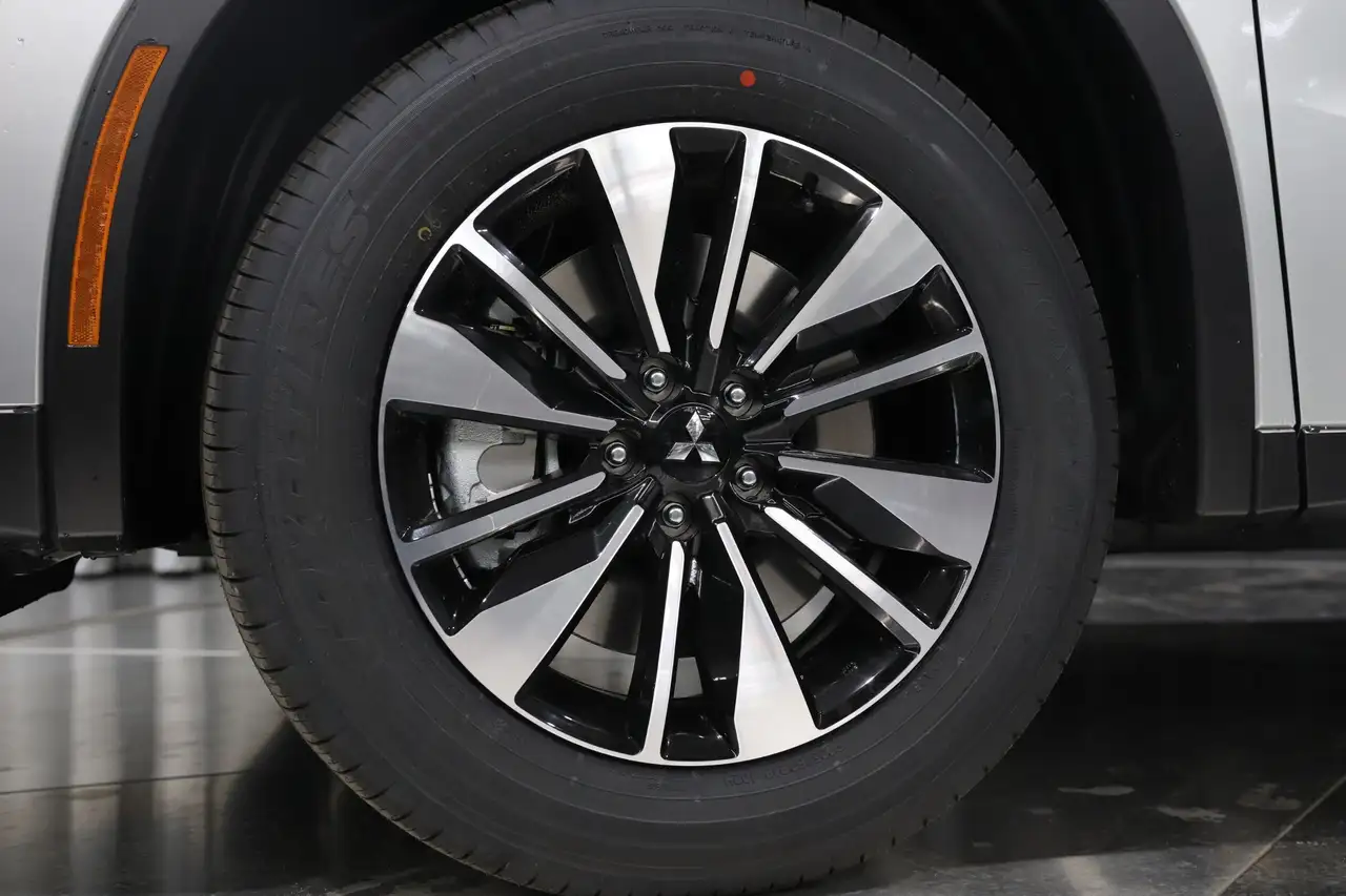 Mitsubishi Outlander снимка Mitsubishi Outlander