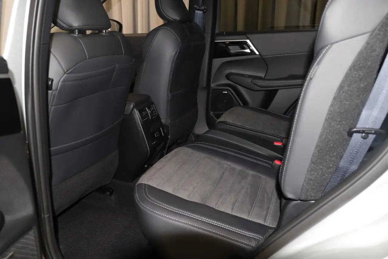 Mitsubishi Outlander снимка Mitsubishi Outlander