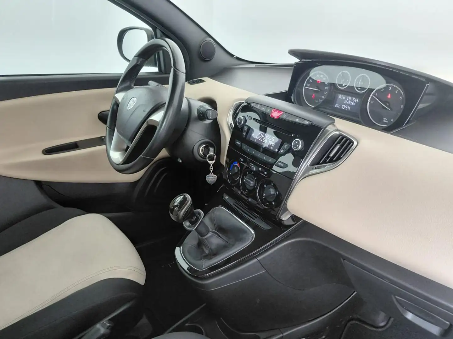 Lancia Ypsilon 1.2 69 CV  Silver 5POSTI  circola senza limiti Schwarz - 2