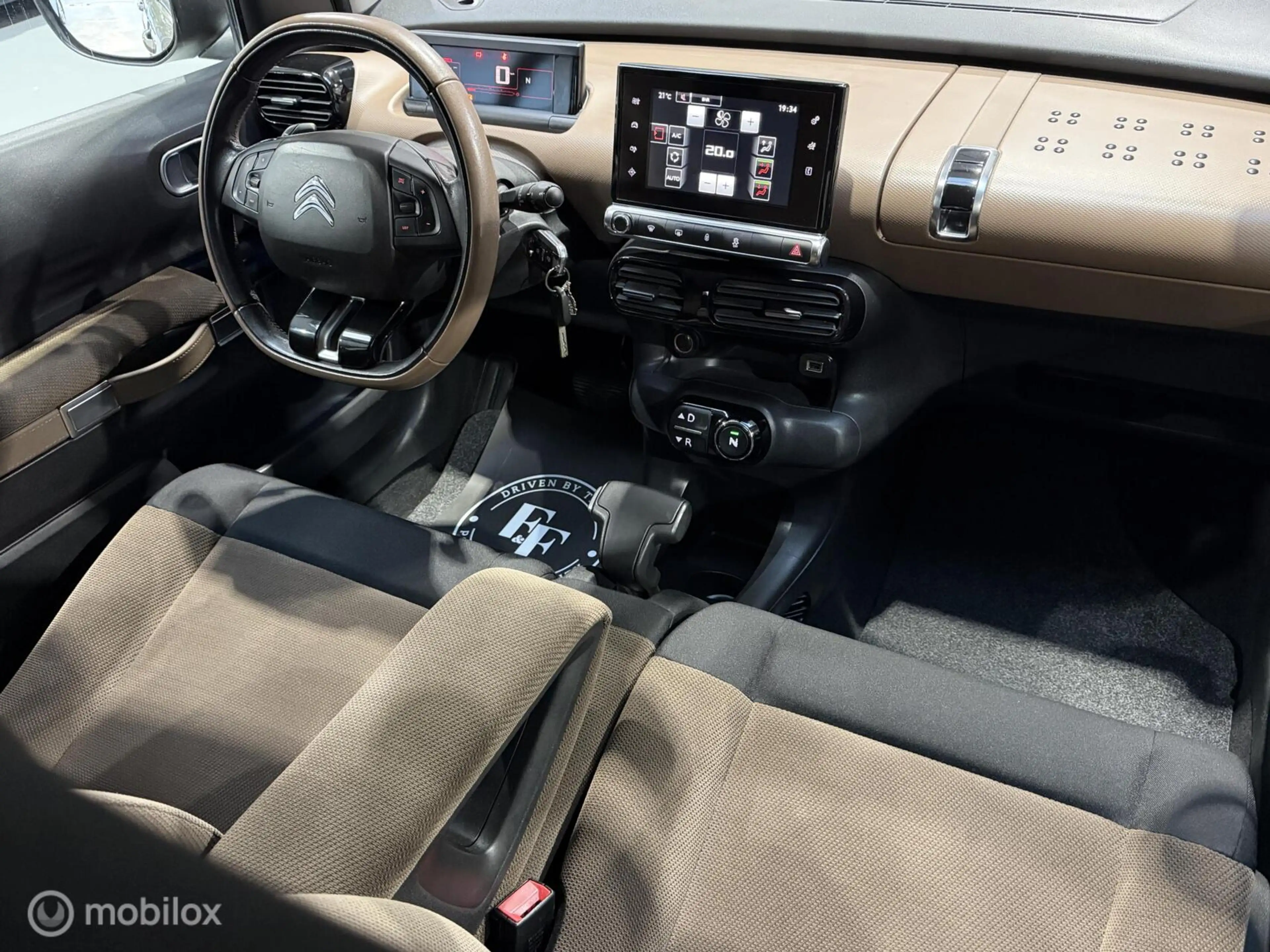 Citroen C4 Cactus 1.2 PureTech Business — photo 38