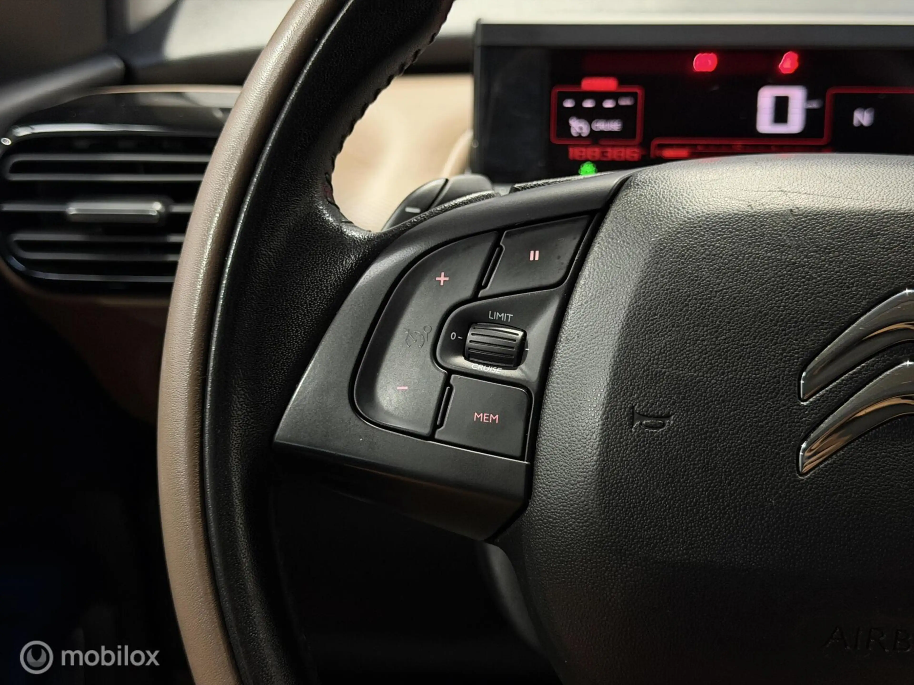 Citroen C4 Cactus 1.2 PureTech Business — photo 47
