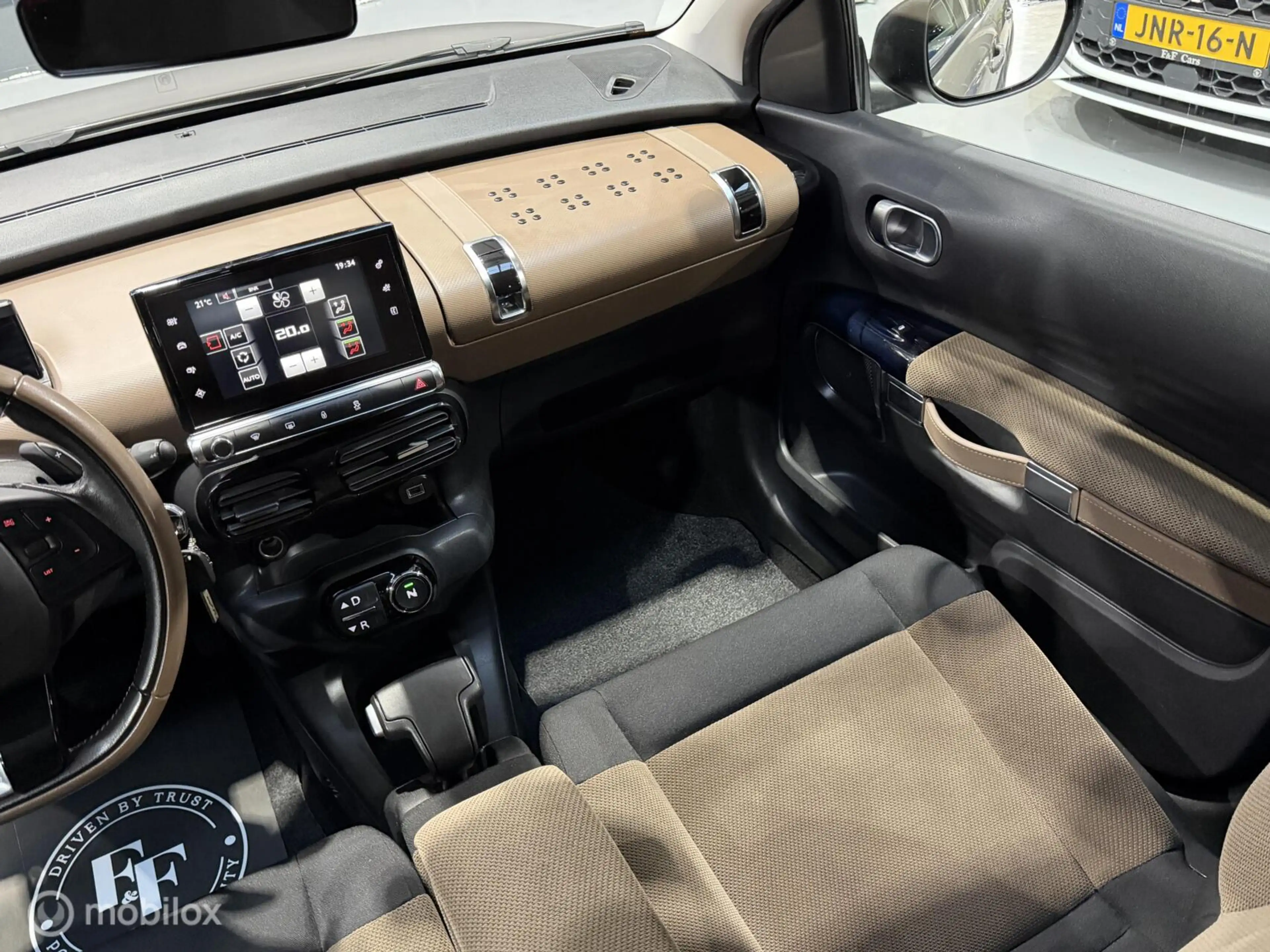 Citroen C4 Cactus 1.2 PureTech Business — photo 37
