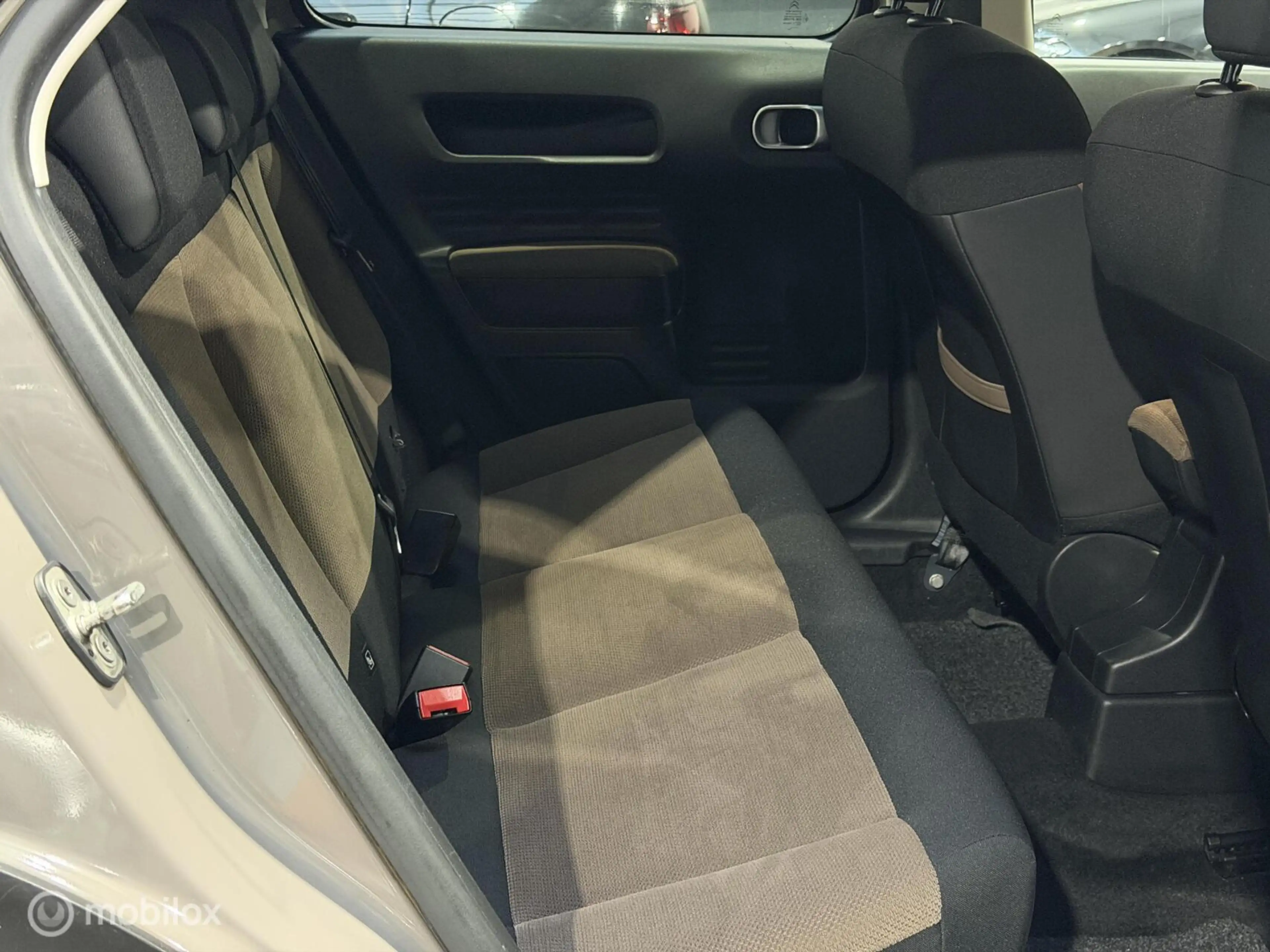 Citroen C4 Cactus 1.2 PureTech Business — photo 33
