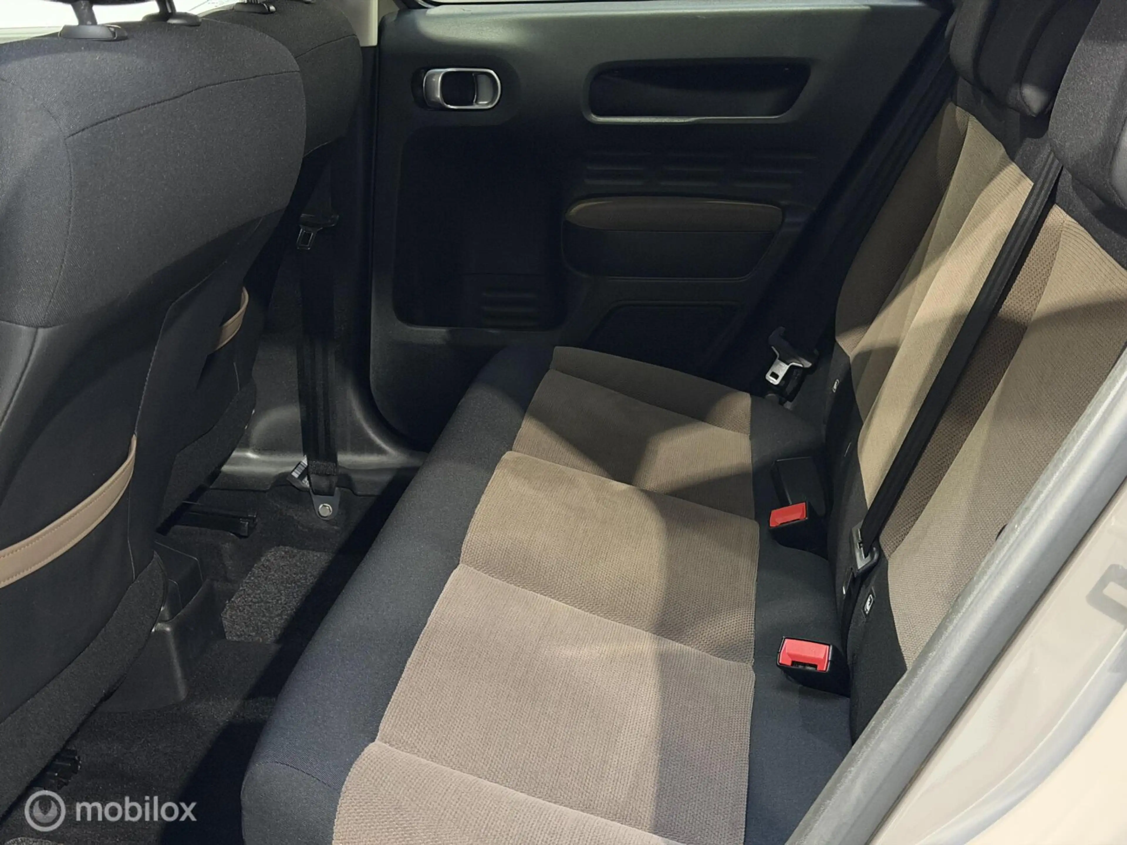 Citroen C4 Cactus 1.2 PureTech Business — photo 31
