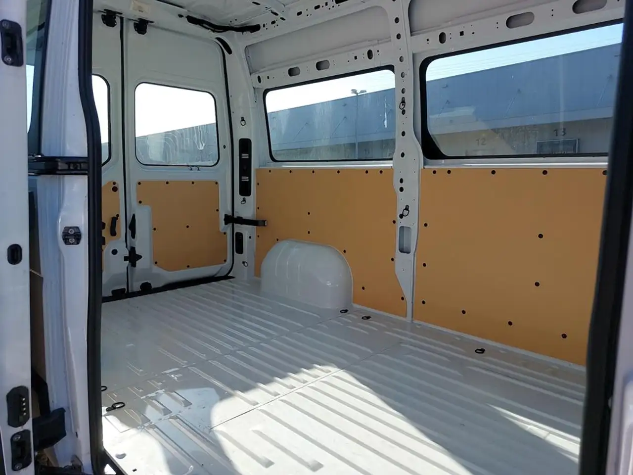 Renault Master verglast L2H2 HKa 3,5 Komfort 14