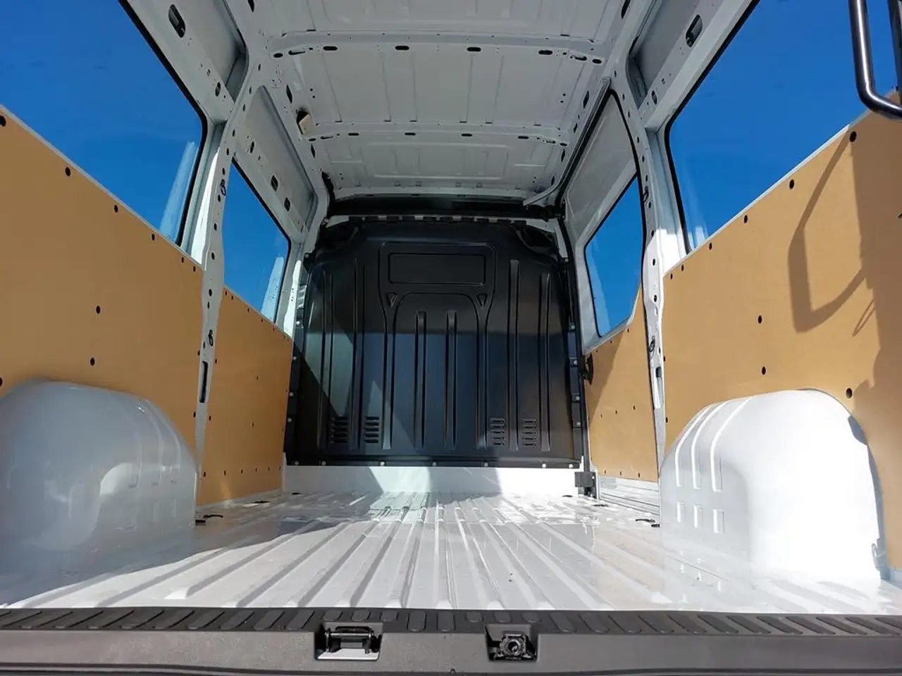 Renault Master verglast L2H2 HKa 3,5 Komfort 13