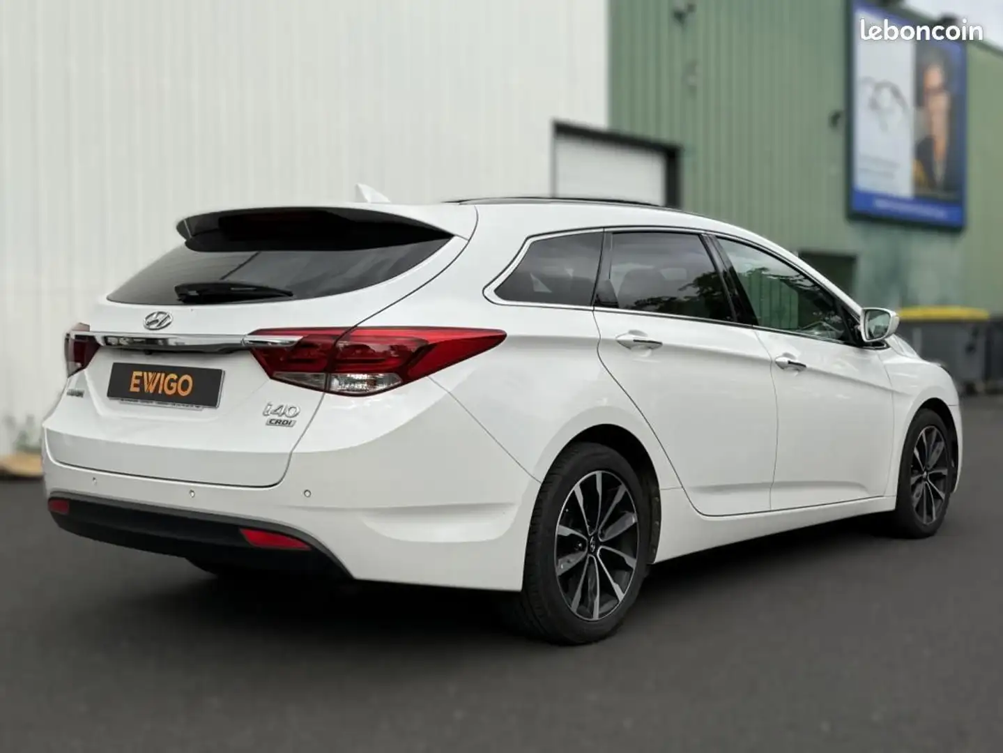 Hyundai i40 SW 1.7 CRDI 140 BLUEDRIVE EXECUTIVE DCT BVA TOIT OUVRANT SIEGES VENTILLES Weiß - 2