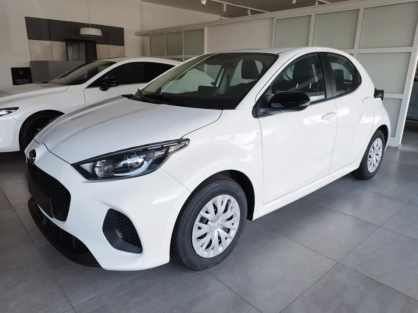 Mazda 2 1.5 vvt full hybrid 115cv Prime Line-€ 199/mese Bianco - 1