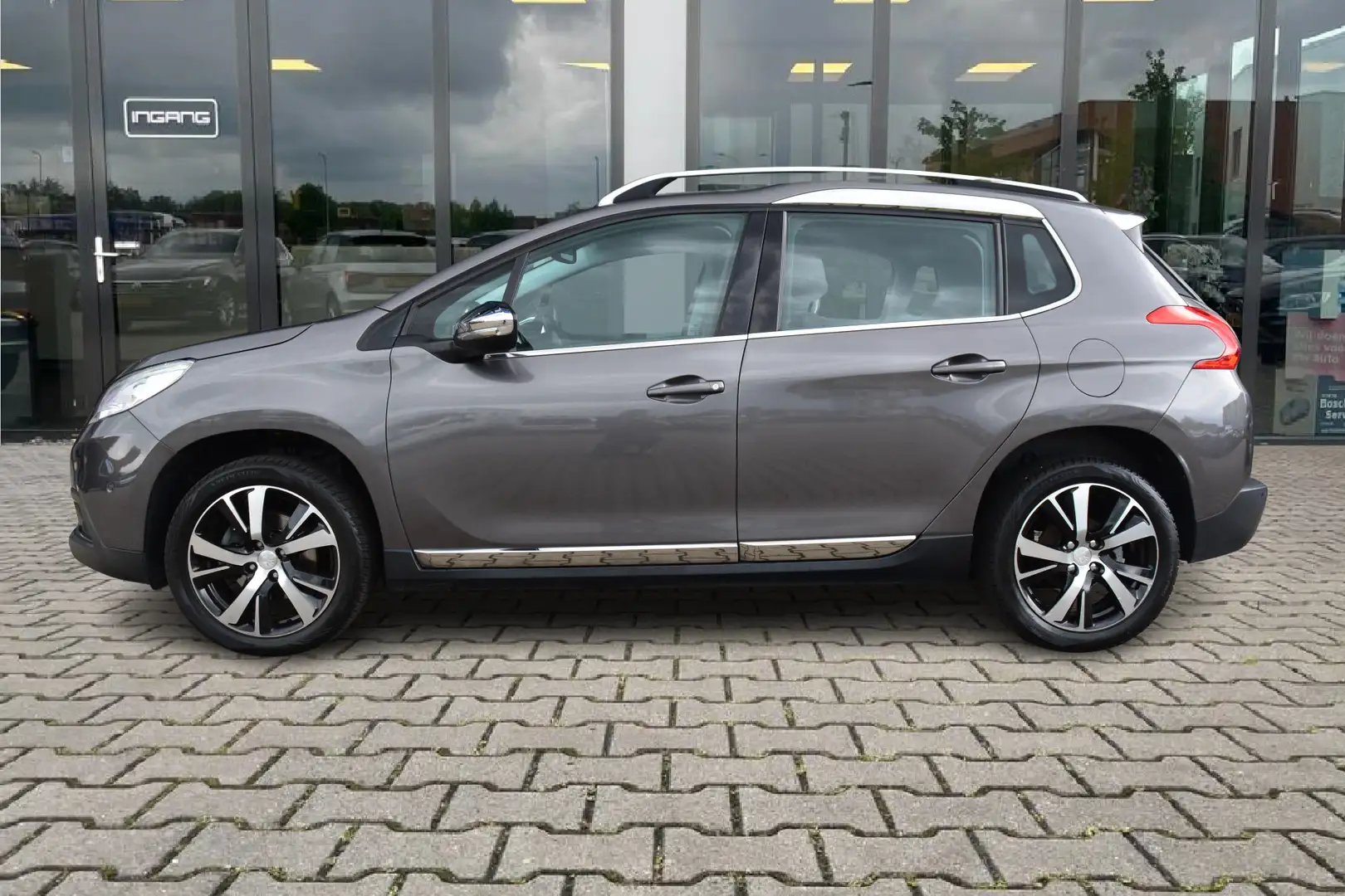 Peugeot 2008 1.2 PureTech Féline | Pano | JBL Audio | Trekhaak Gris - 2