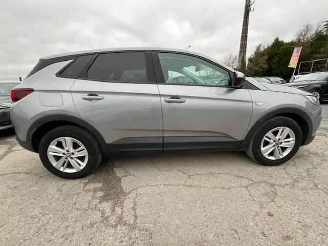Opel Grandland view 4