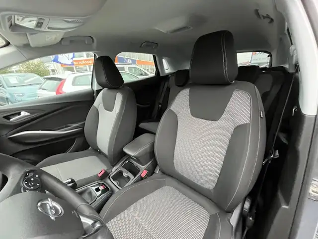 Opel Grandland view 5
