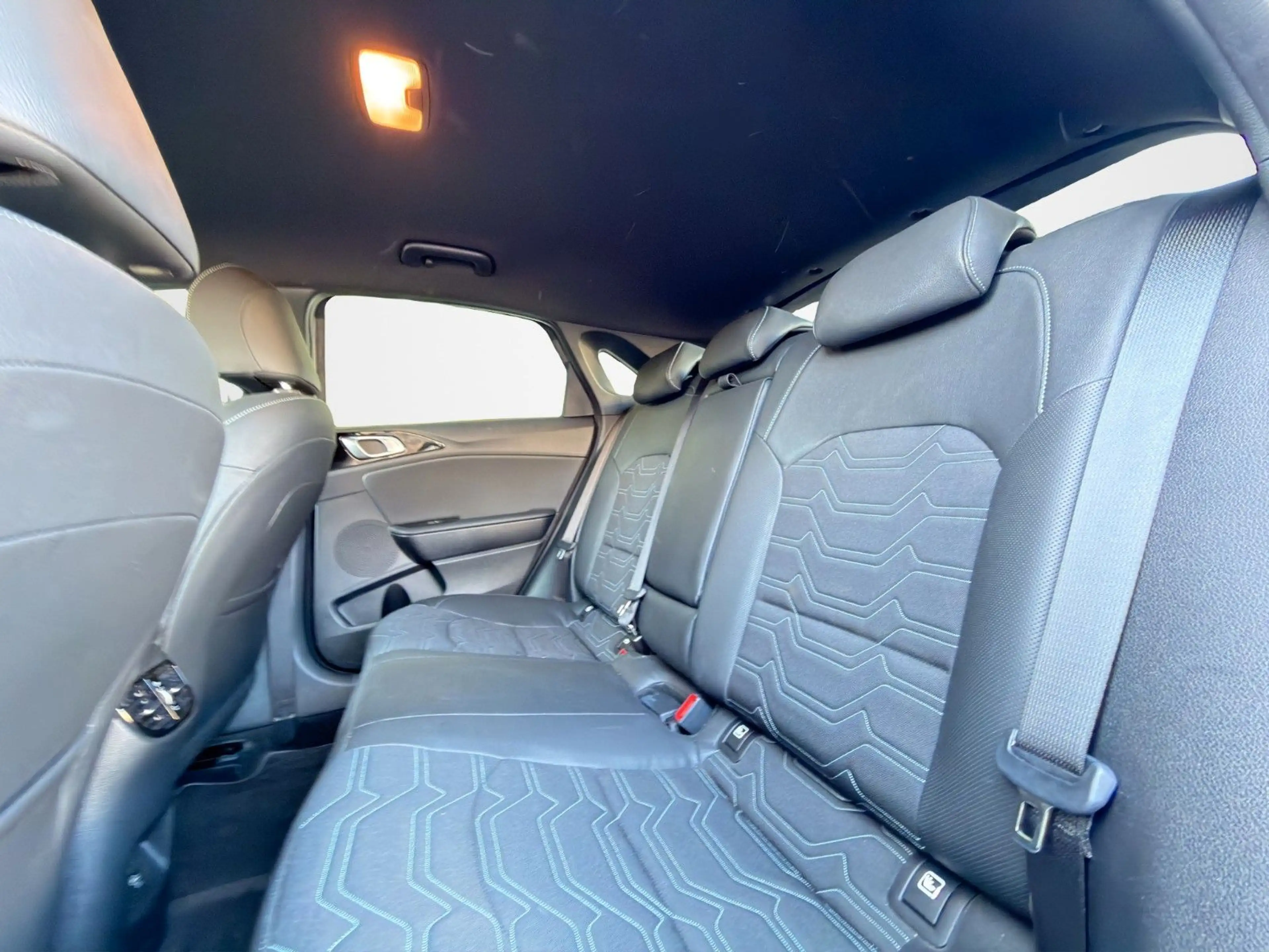 Kia Ceed / cee'd 1.0 T-GDI 48V DCT Nightline Edition — photo 12