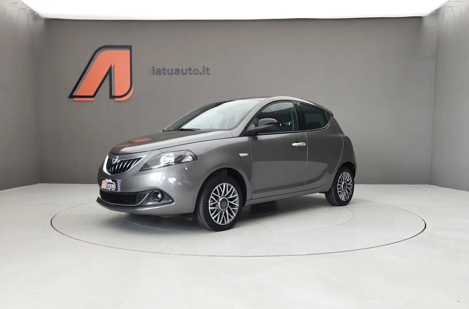 Lancia Ypsilon 1.0 70CV HYBRID GOLD PLUS Grigio - 2