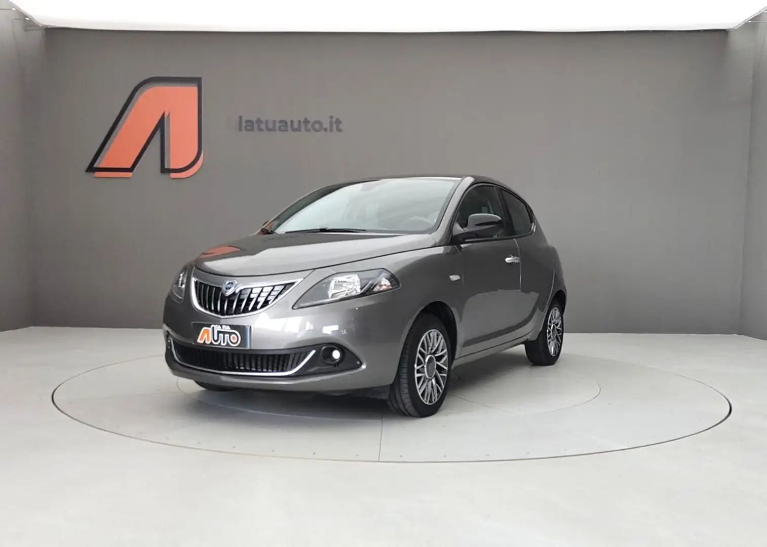 Lancia Ypsilon 1.0 70CV HYBRID GOLD PLUS Grigio - 1