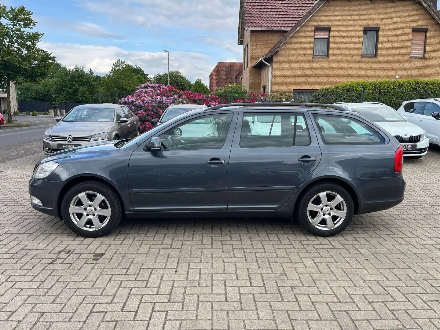 Skoda Octavia Combi 1.6 TDI | DSG | TÜV neu | Allwett. Grau - 2