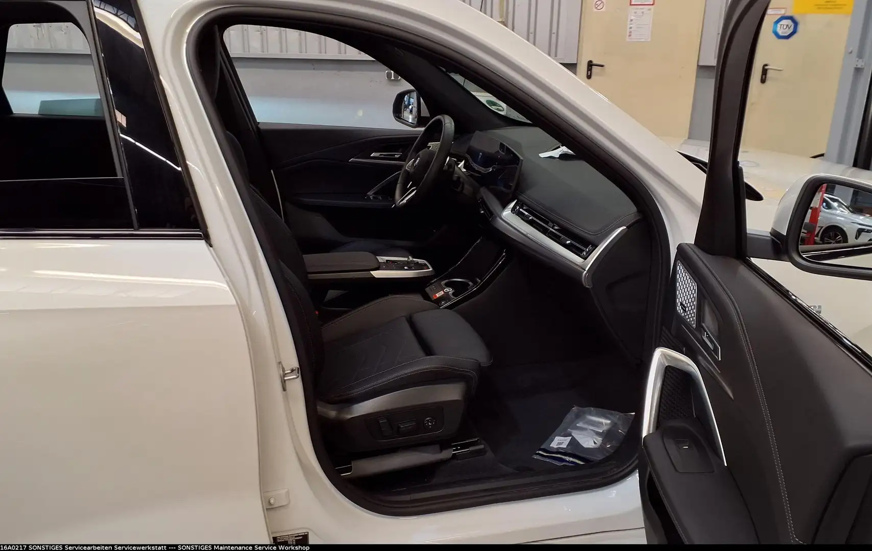 BMW X1 xDrive23i M Sport PANO AHK h&k DA+ AD-LED PA Weiß - 2