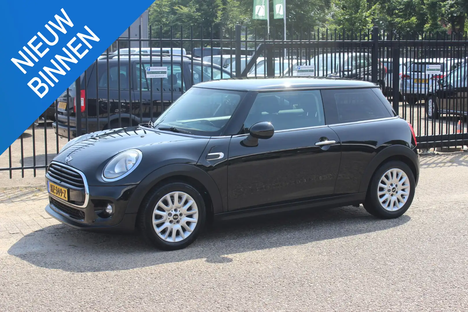 MINI Cooper Mini 1.5 Business, 136 PK, Navigatie Zwart - 1