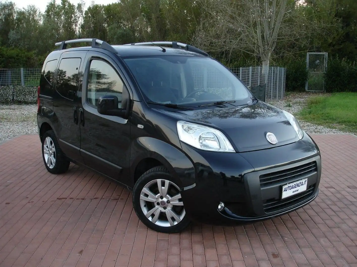 Fiat Qubo 1.3 MJT 95 CV Dynamic Negru - 1