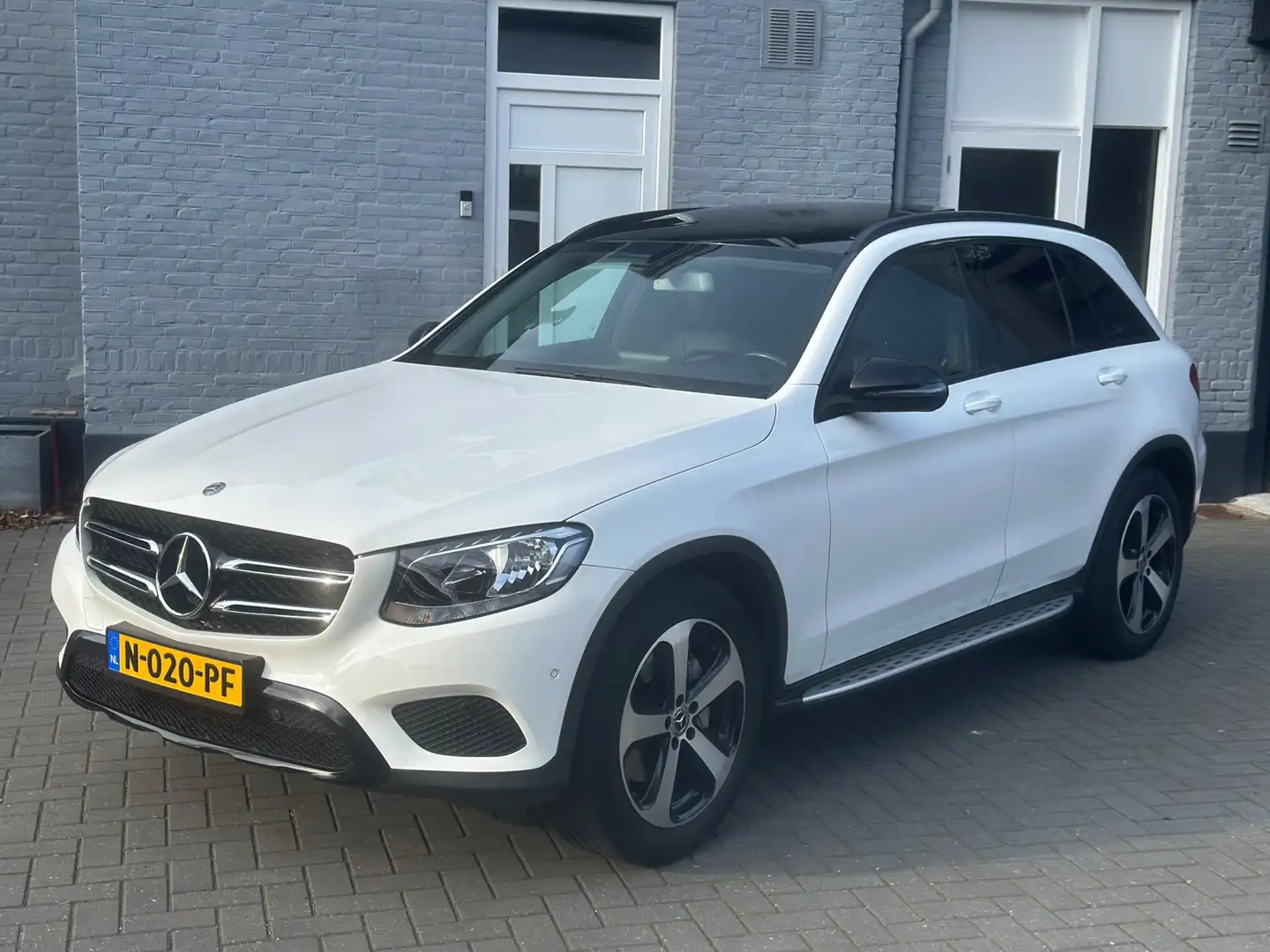 Mercedes-Benz GLC 250 4MATIC | KEYLESS | PANO | LEER | Weiß - 1
