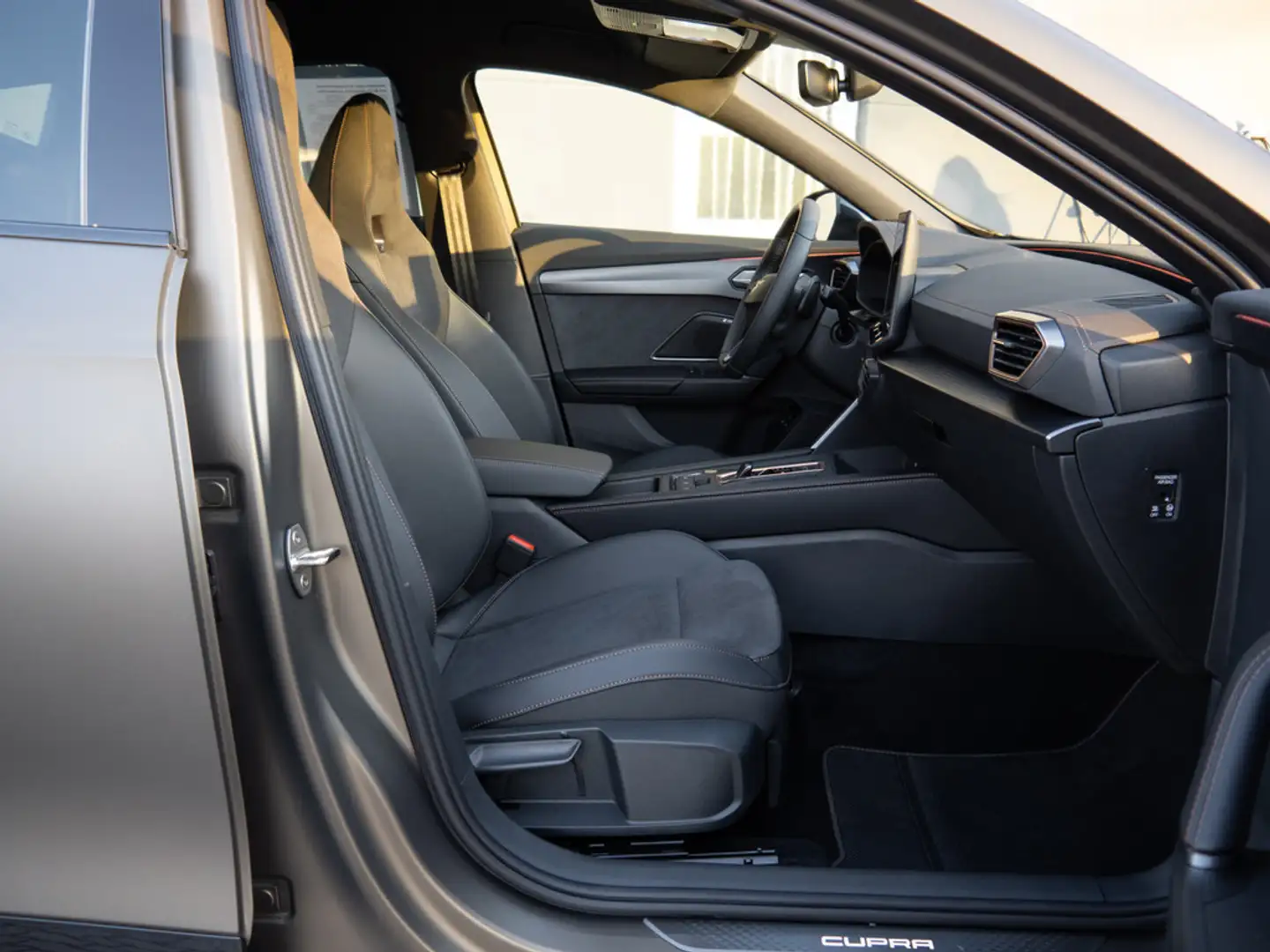 CUPRA Formentor 1.5 TSI e-Hybrid VZ ACC MATRIX-LED Bronce - 2