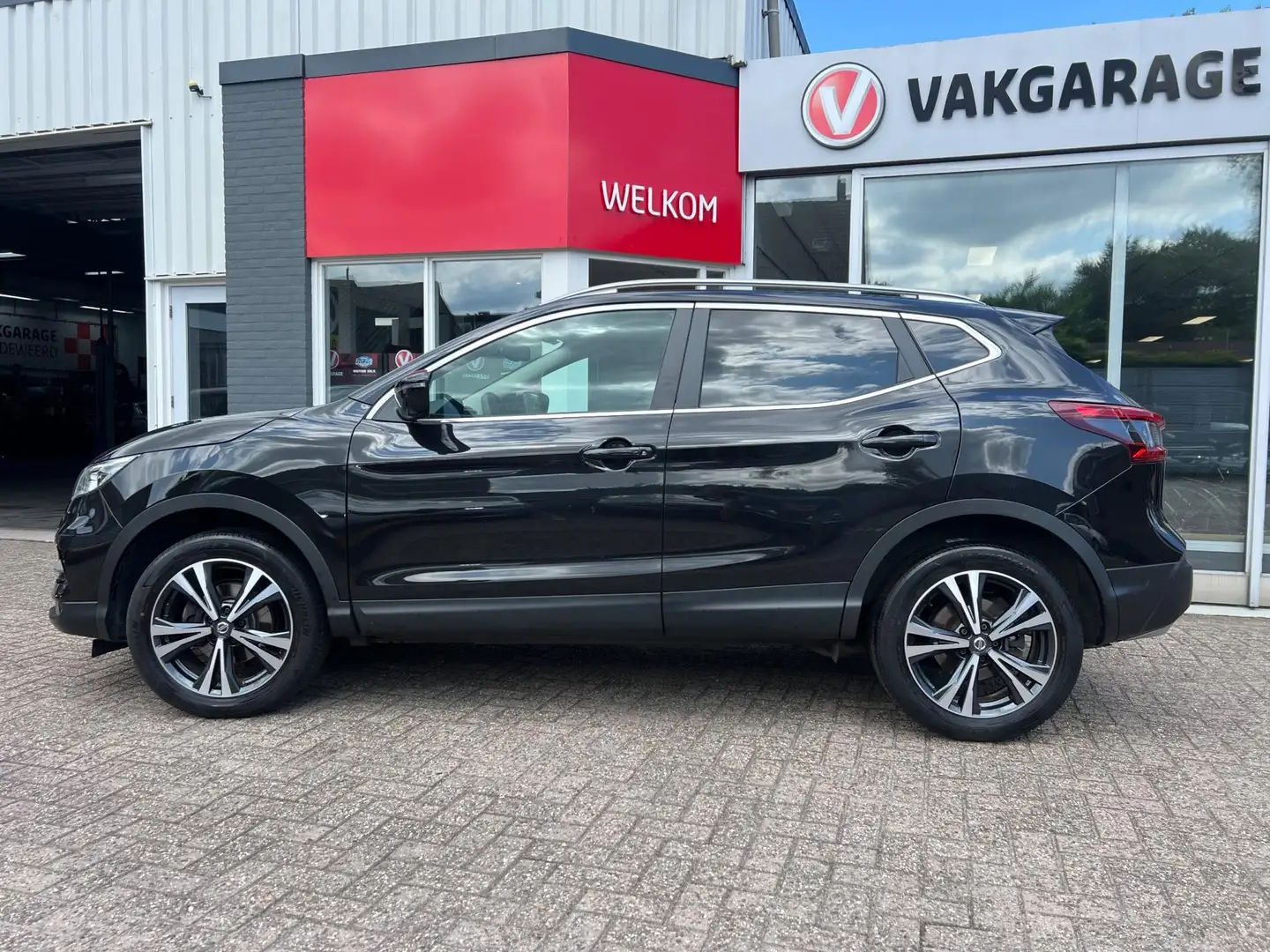 Nissan Qashqai 1.6 Tekna, navi, pdc, panodak, 1e eigenaar Nero - 2
