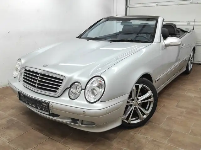 Mercedes-Benz CLK 200 2.0 CABRIO KOMPRESSOR NAVI AUTOMATIK KLIMA LEDER PDC Avantgarde