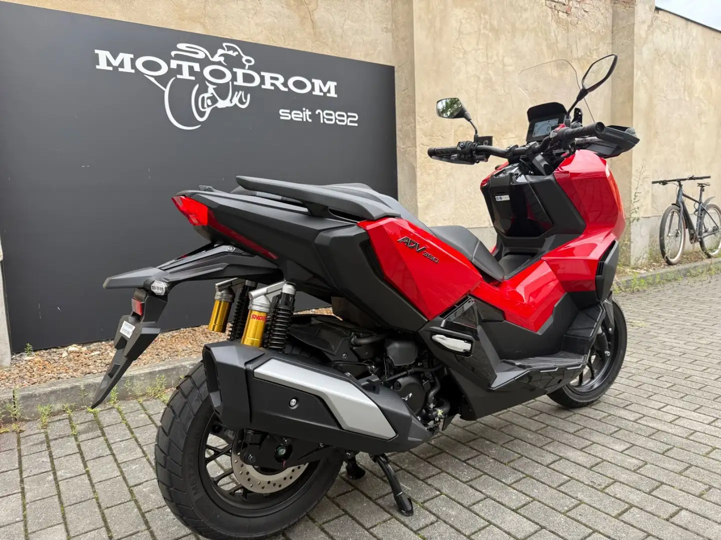 Honda ADV 350 Червоний - 2