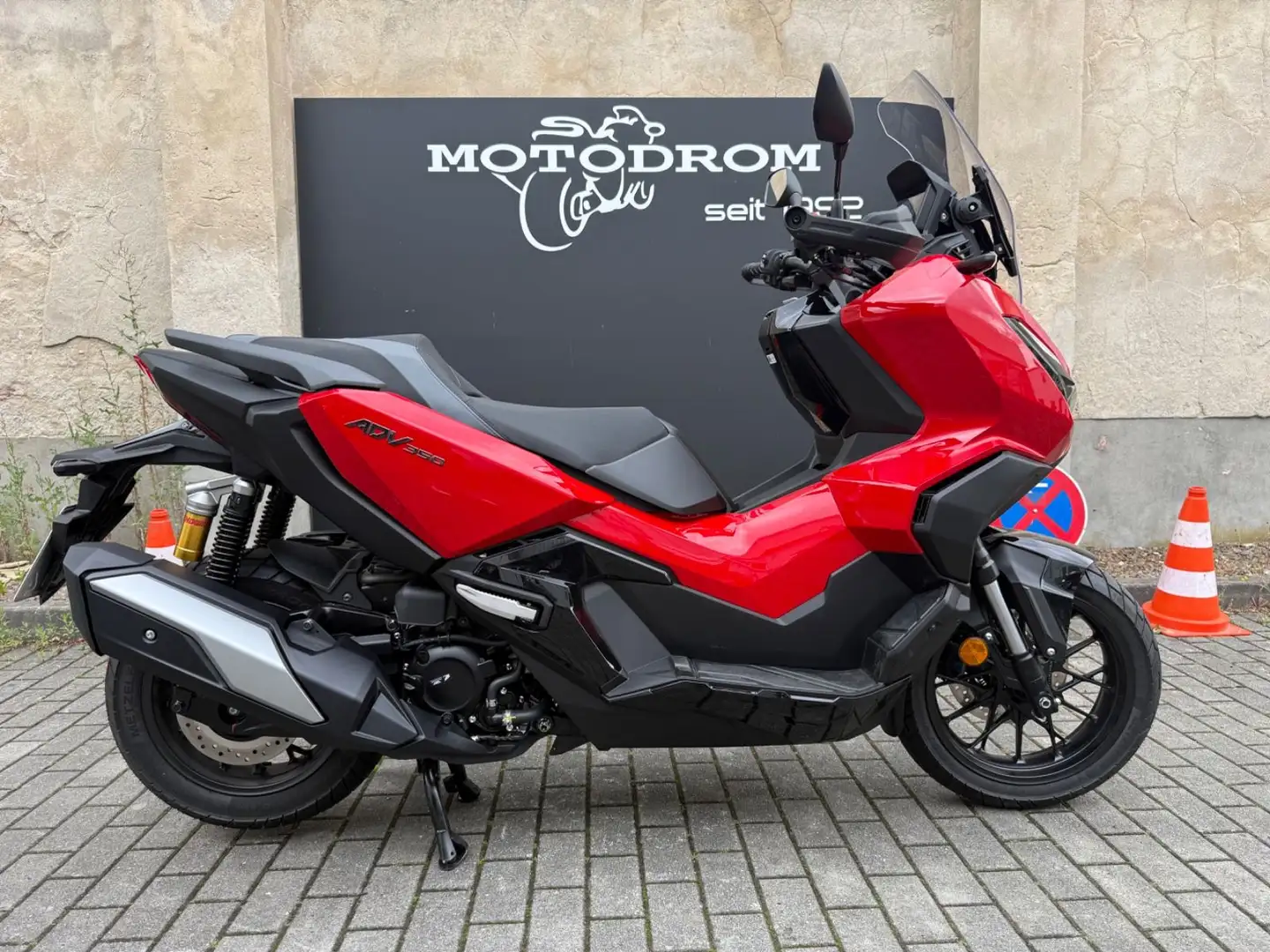 Honda ADV 350 Червоний - 1