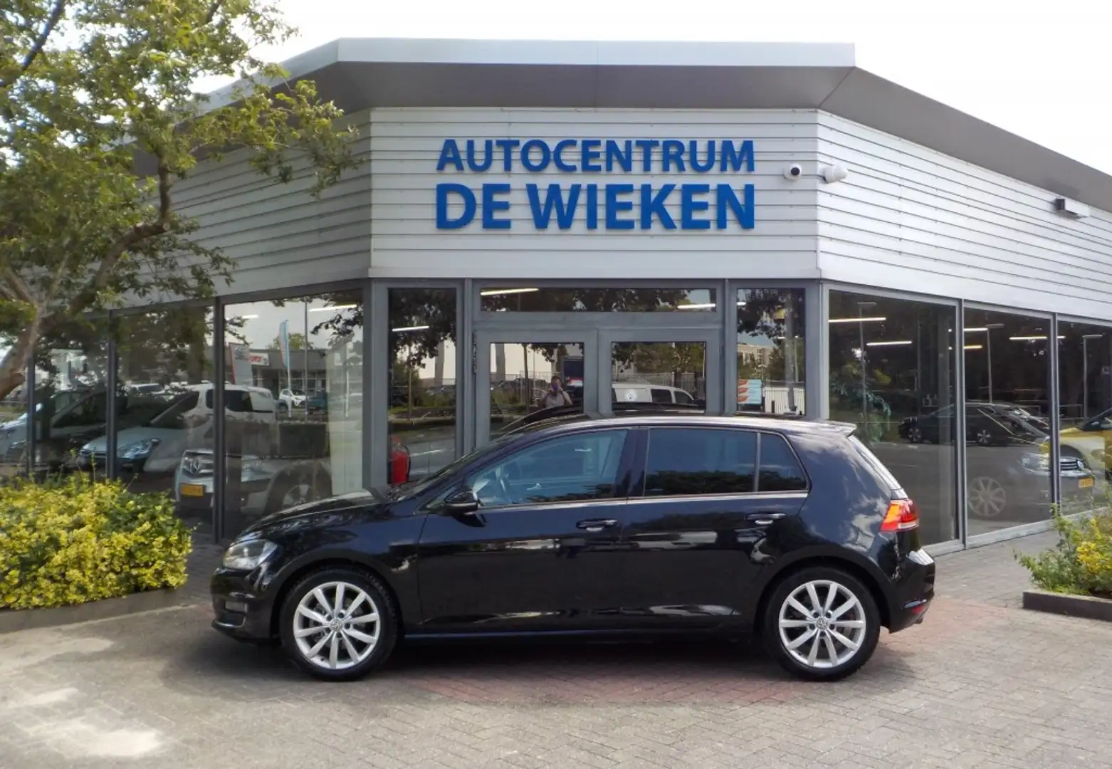 Volkswagen Golf 1.2 TSI HIGHLINE NAVI CLIMATRONIC CRUISE CONTROL S Zwart - 2
