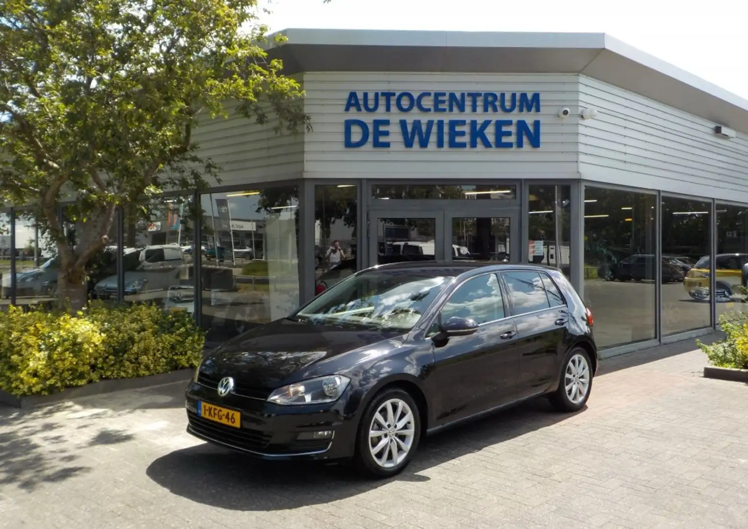 Volkswagen Golf 1.2 TSI HIGHLINE NAVI CLIMATRONIC CRUISE CONTROL S Zwart - 1