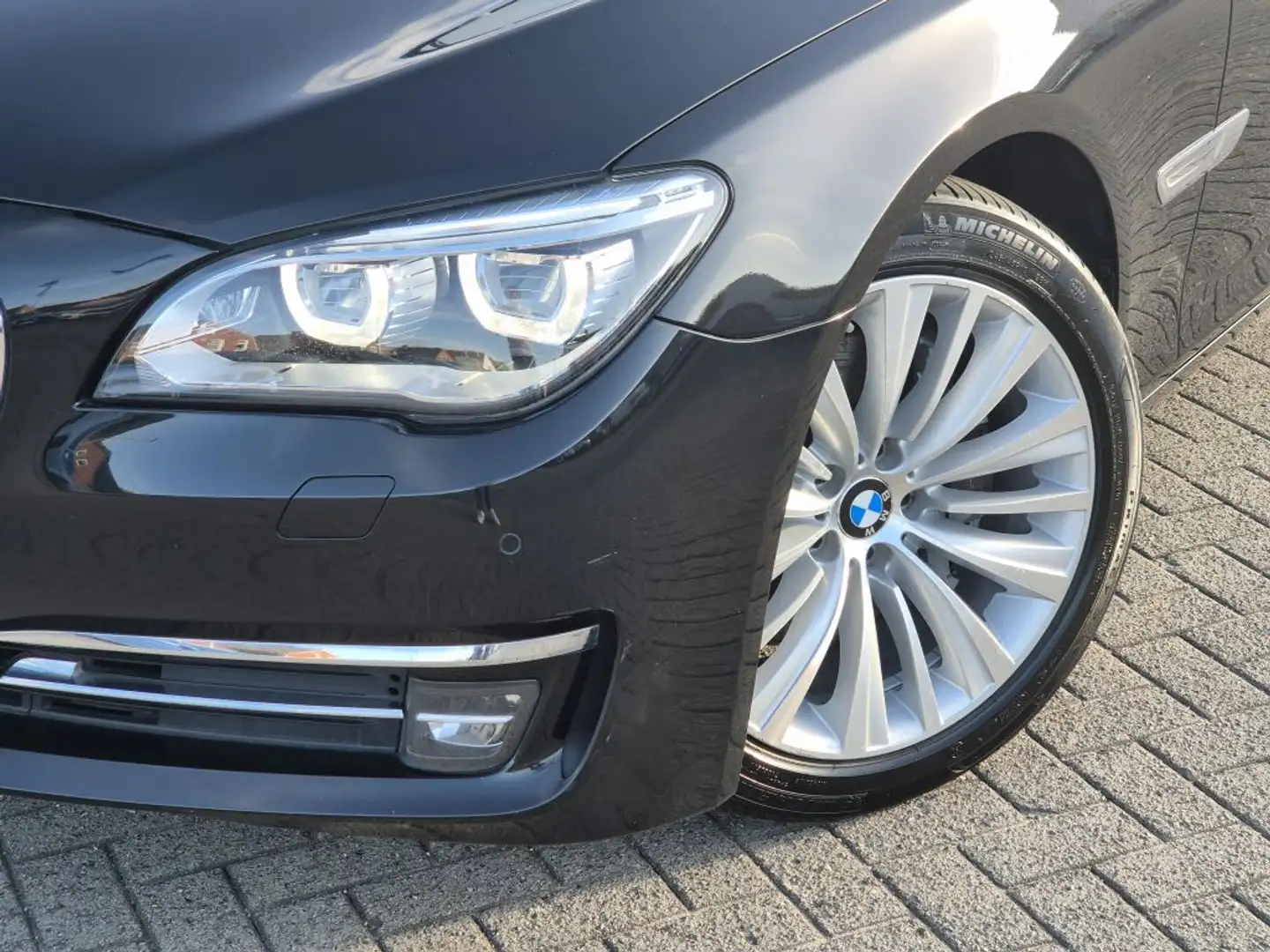 BMW 740 740d xDrive Edition Exclusive Noir - 2