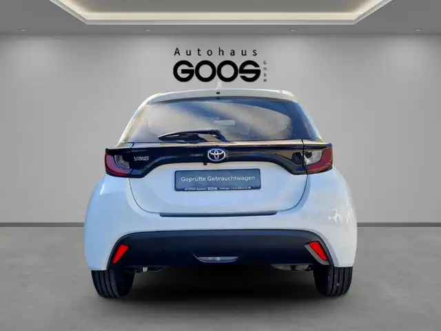 Toyota Yaris view 4