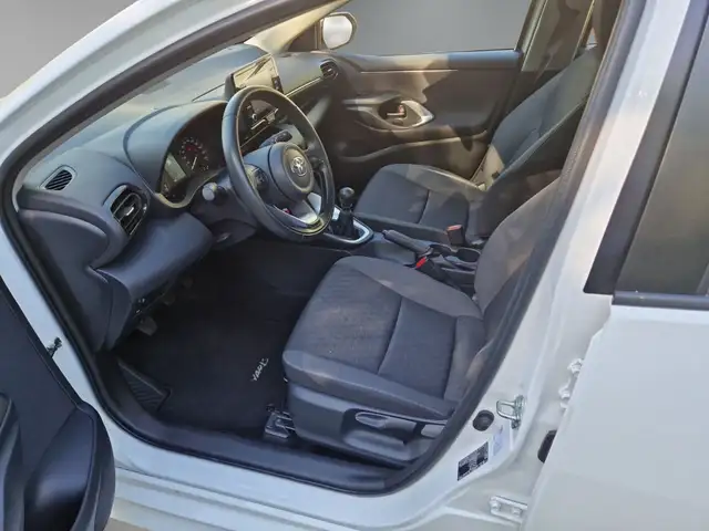 Toyota Yaris view 10