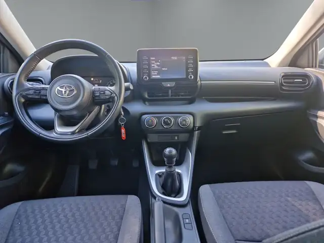 Toyota Yaris view 13