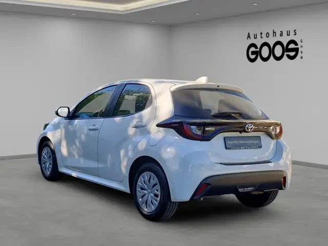 Toyota Yaris view 3