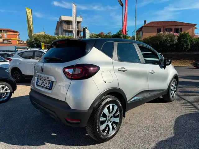 Renault Captur view 4