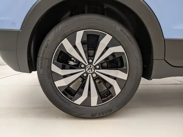 Volkswagen T-Cross view 9