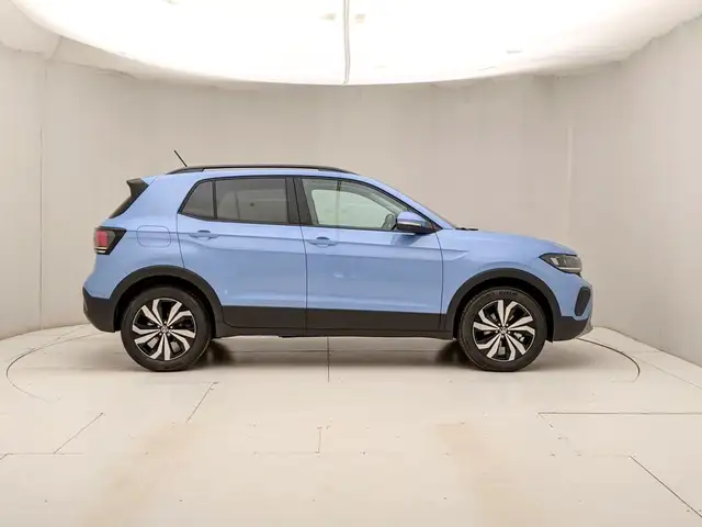 Volkswagen T-Cross view 3