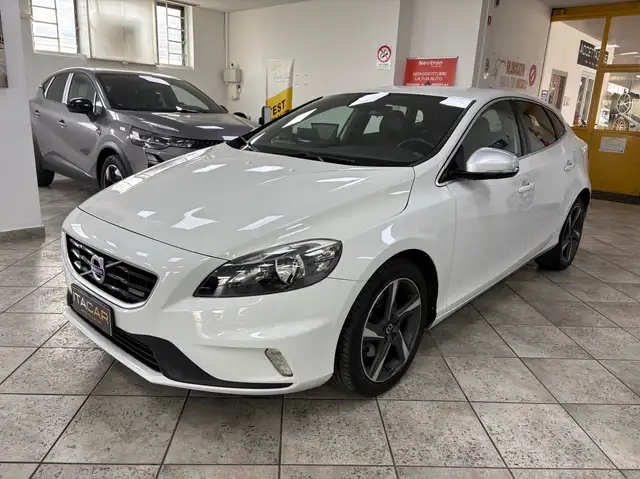 Volvo V40 1.6 t3 R-design Kinetic (r-design)