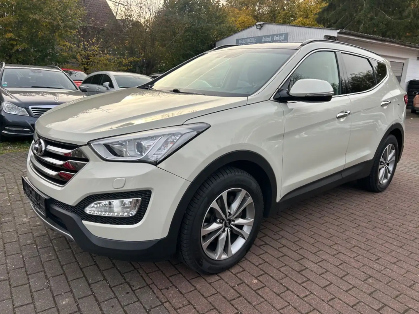 Hyundai SANTA FE Premium 4WD*Xenon*Kamera*AHK*4xSHZ*Navi Beige - 1