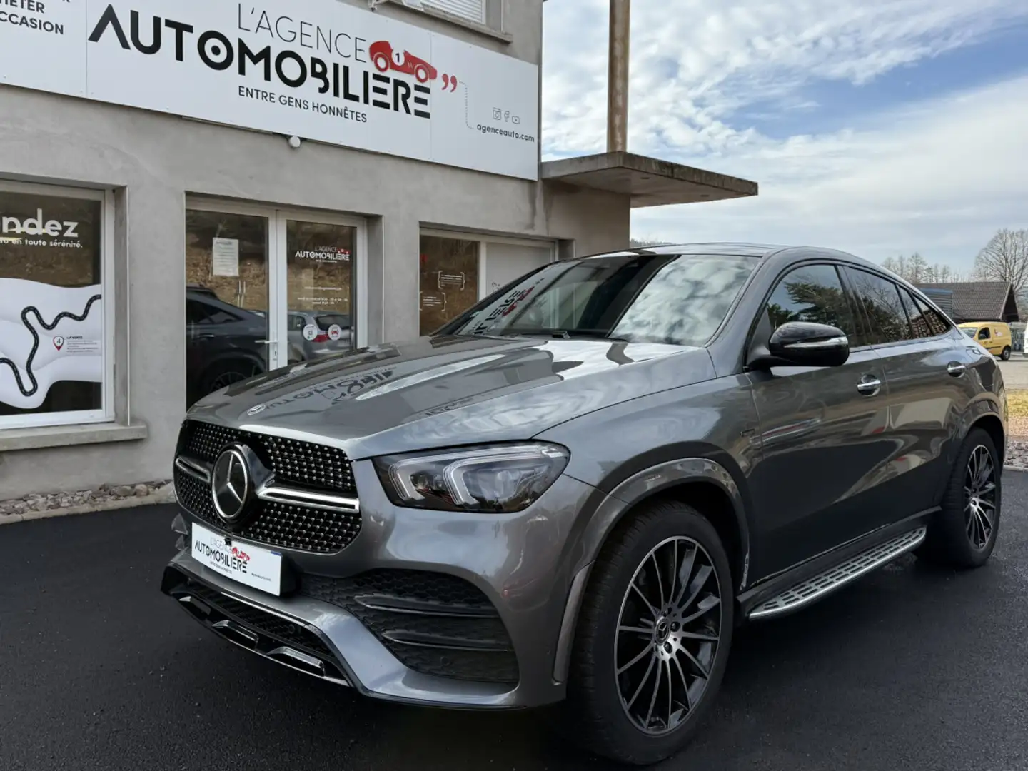 Mercedes-Benz Sonstige Coupé 350 e 2.0 Ti 333 EQ Power 4MATIC 9G-TRONIC Grau - 1