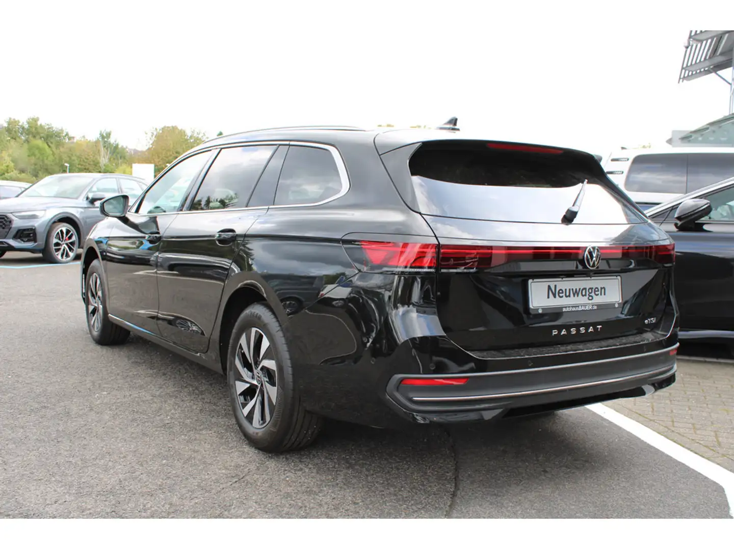 Volkswagen Passat Business 1,5 l eTSI 110 kW 150 PS 7-Gang-Doppelkup Schwarz - 2