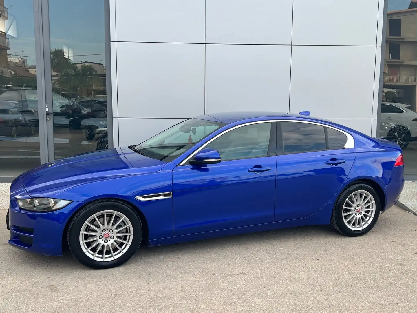 Jaguar XE 2.0d i4 Prestige 163cv auto Blu/Azzurro - 2