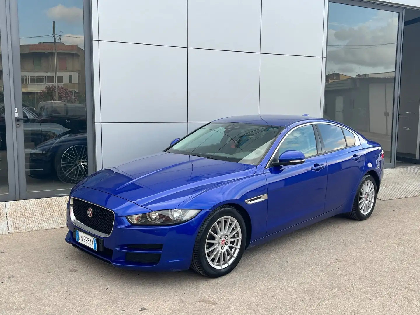 Jaguar XE 2.0d i4 Prestige 163cv auto Blu/Azzurro - 1