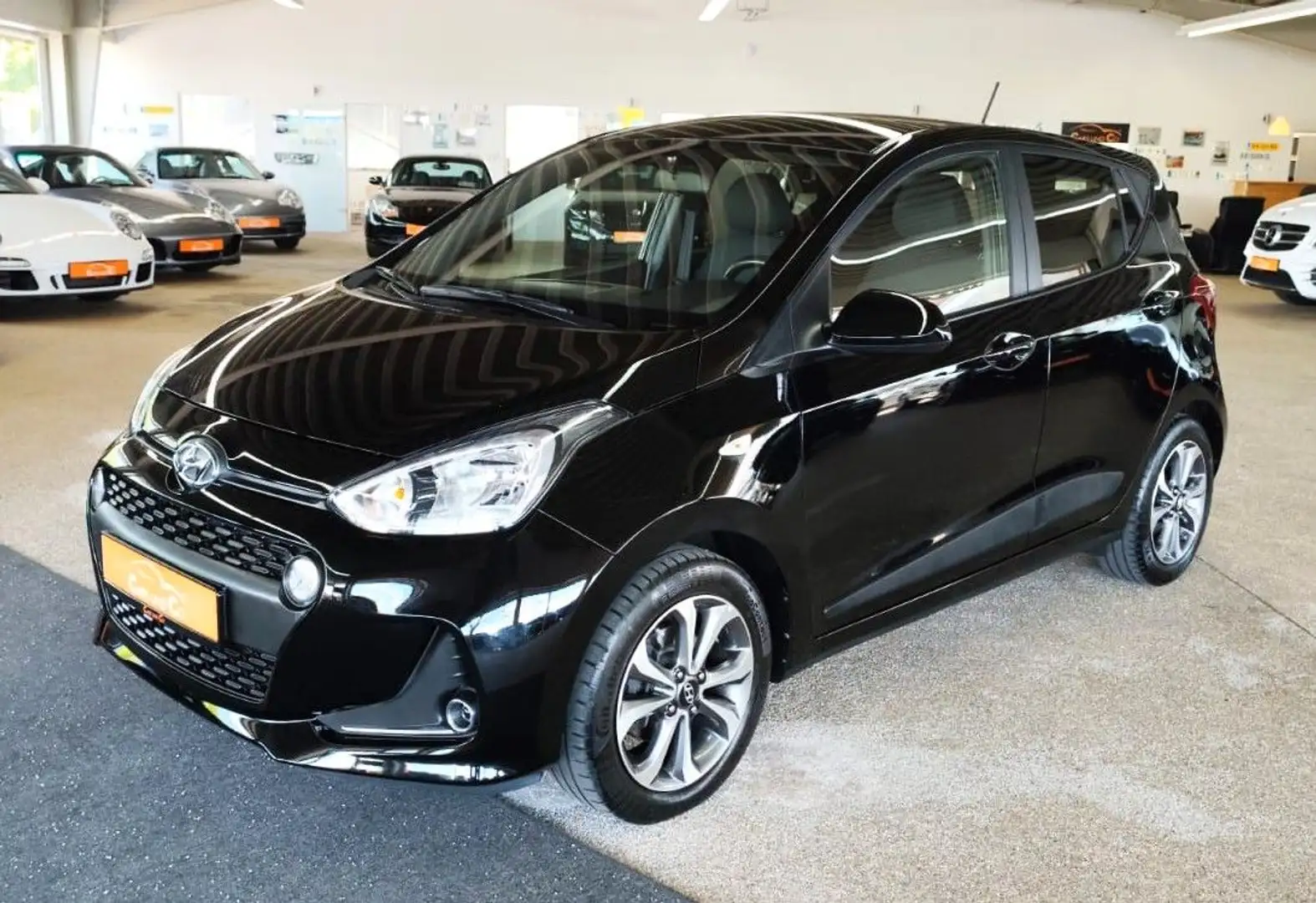 Hyundai i10 Passion + ATG *SHZ*NAV*PDC*LHZ*TEM* Schwarz - 1