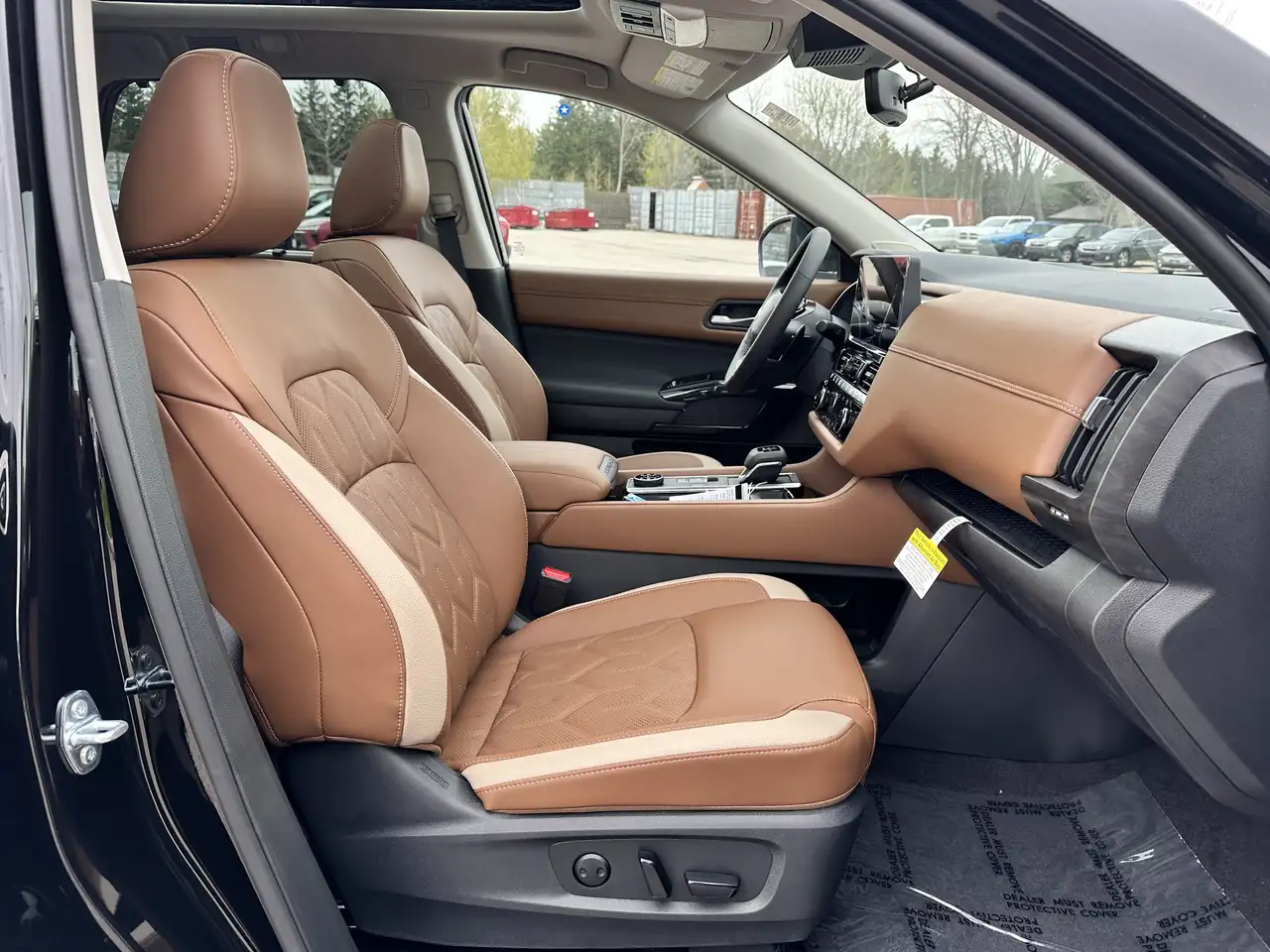 Nissan Pathfinder снимка Nissan Pathfinder