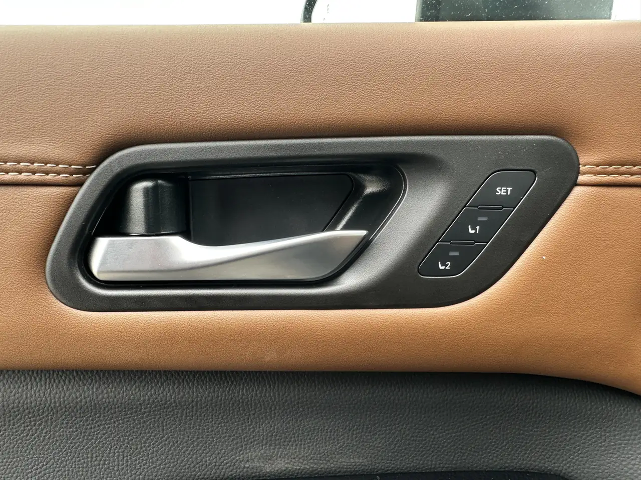 Nissan Pathfinder снимка Nissan Pathfinder